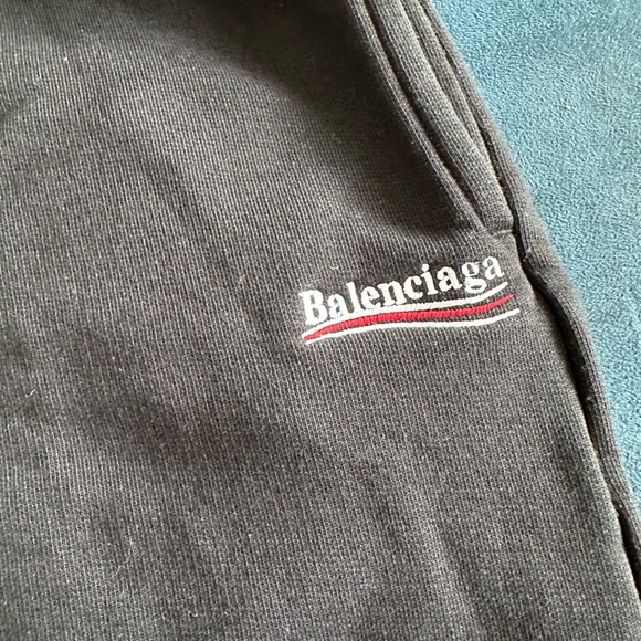Balenciaga Logo Kid Shorts - Picture 2 of 4